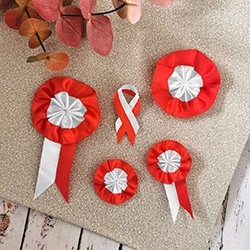 kotyliony, kokardy, wstążki biało-czerwone