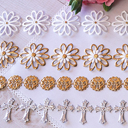 krzyżyki , IHS , kwiatki na taśmie