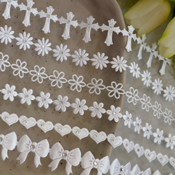 aplikacje z materiału z naklejonymi cyrkoniami