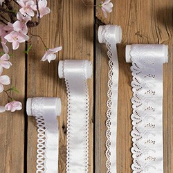 ażurowe koronki satynowe